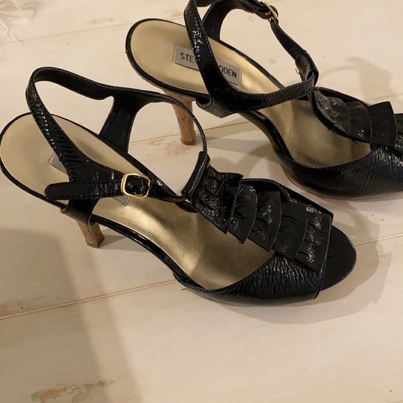 Steve Madden ECLARE Peep Toe Patent Sandal - Picture 2 of 4